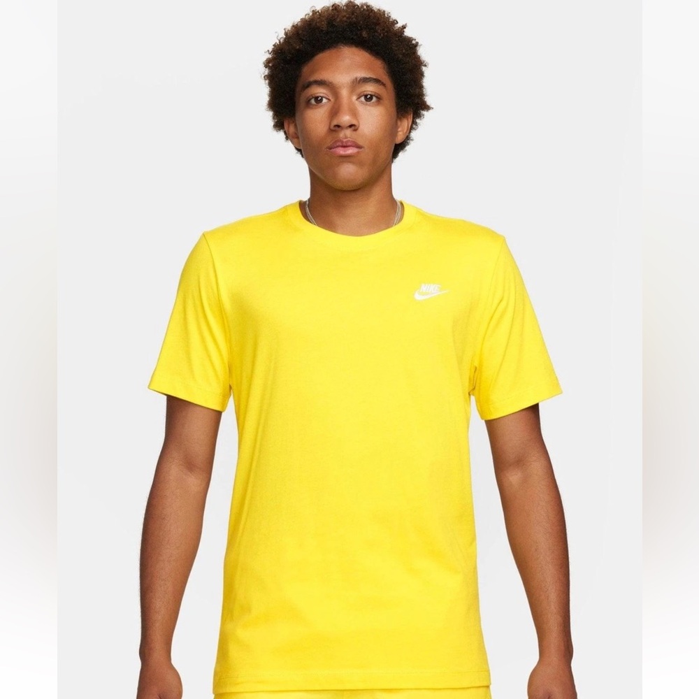 Nike Men's Bright Yellow Embroidered Logo Short Sleeve Tee Shirt NWT Medium